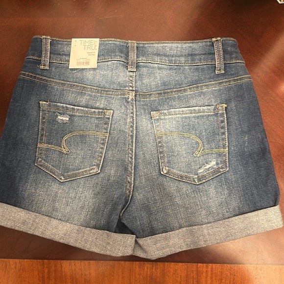 Cute denim shorts. - Picture 2 of 2